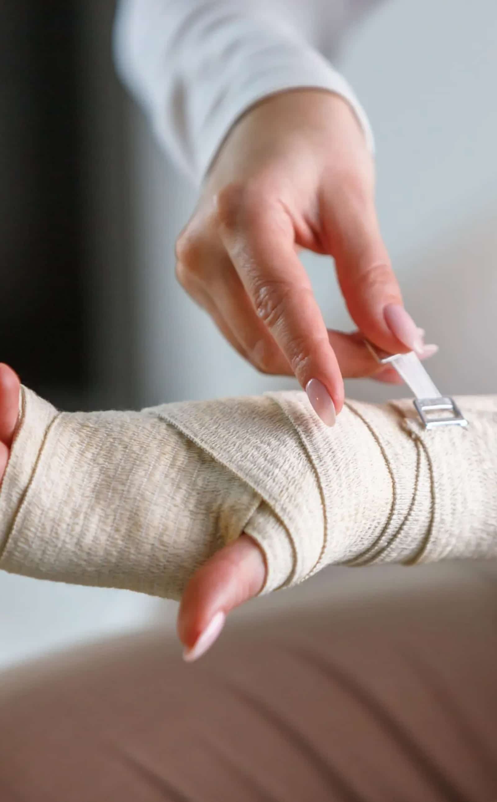 Doctors Diagnose Ligament Injuries Doctors Diagnose Ligament Injuries